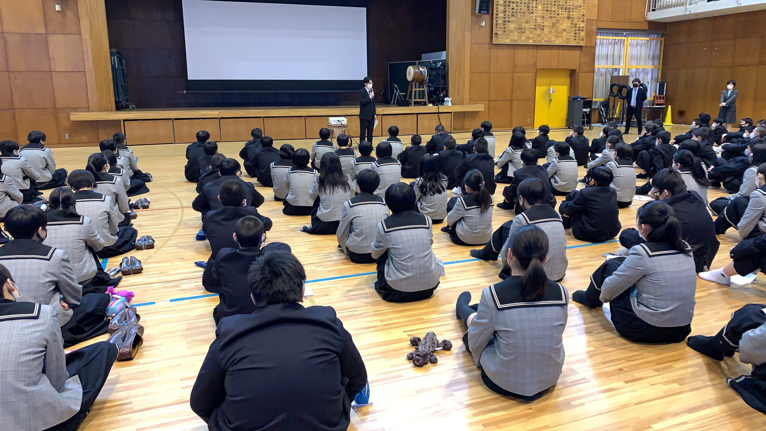 【翔凜中学校】進路講演会が行われました。