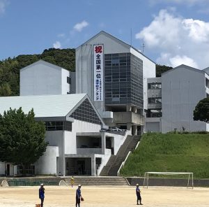 【翔凜中学校・高等学校】「6年間で伸びる進学校ランキング」全国1位を記念して懸垂幕が掲示されました！